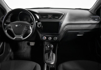 Подержанный автомобиль Kia Rio Sedan 2016 года (14 фото)