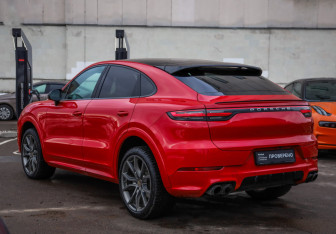 Подержанный автомобиль Porsche Cayenne 2022 года (7 фото)