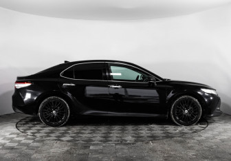 Подержанный автомобиль Toyota Camry Sedan 2019 года (5 фото)