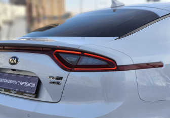 Подержанный автомобиль Kia Stinger 2018 года (7 фото)