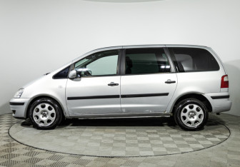 Подержанный автомобиль Ford Galaxy 2002 года (8 фото)