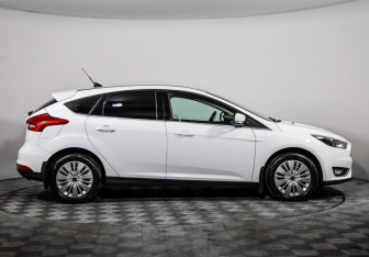 Подержанный автомобиль Ford Focus Hatchback 2018 года (4 фото)