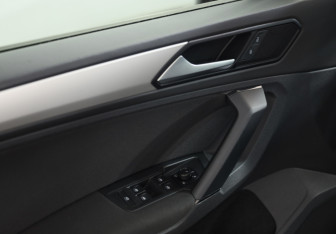 Подержанный автомобиль Volkswagen Tiguan 2019 года (20 фото)