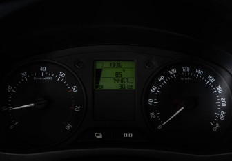 Подержанный автомобиль Skoda Fabia Hatchback 2010 года (13 фото)