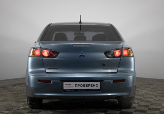 Подержанный автомобиль Mitsubishi Lancer Sedan 2010 года (4 фото)