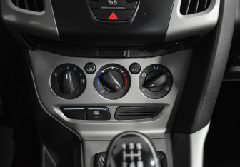 Подержанный автомобиль Ford Focus Sedan 2011 года (15 фото)