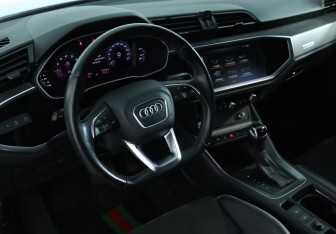 Подержанный автомобиль Audi Q3 2020 года (15 фото)