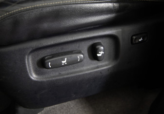 Подержанный автомобиль Toyota Land Cruiser Suv 2012 года (25 фото)