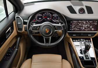 Подержанный автомобиль Porsche Cayenne 2021 года (11 фото)