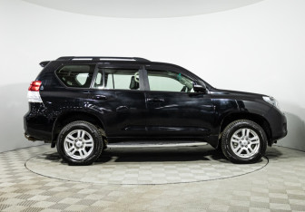 Подержанный автомобиль Toyota Land Cruiser Prado 2010 года (4 фото)
