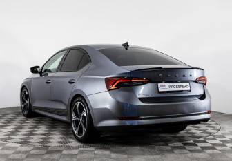Подержанный автомобиль Skoda Octavia Liftback 2022 года (7 фото)