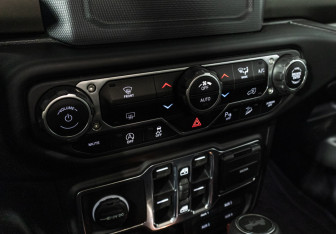 Подержанный автомобиль Jeep Wrangler 2020 года (15 фото)