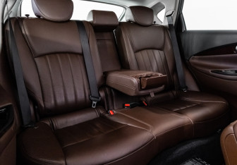 Подержанный автомобиль Infiniti QX50 2017 года (21 фото)