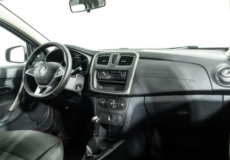 Подержанный автомобиль Renault Logan Sedan 2019 года (9 фото)