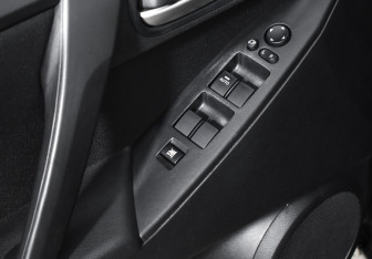 Подержанный автомобиль Mazda 3 Sedan 2011 года (10 фото)