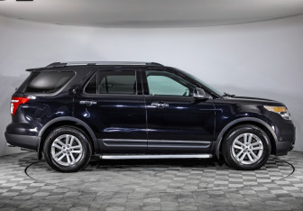 Подержанный автомобиль Ford Explorer 2013 года (4 фото)