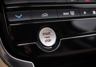 Подержанный автомобиль Jaguar XF Sedan 2018 года (20 фото)