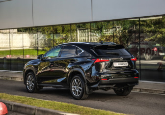 Подержанный автомобиль Lexus NX 2017 года (8 фото)