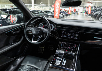 Подержанный автомобиль Audi Q8 2023 года (12 фото)