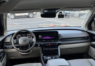 Подержанный автомобиль Kia Carnival 2020 года (10 фото)