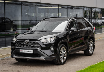 Подержанный автомобиль Toyota RAV4 2022 года (3 фото)