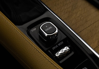 Подержанный автомобиль Volvo XC90 2015 года (18 фото)