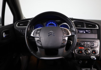 Подержанный автомобиль Citroen C4 Hatchback 2012 года (10 фото)