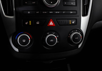 Подержанный автомобиль Kia Ceed Hatchback 2010 года (17 фото)