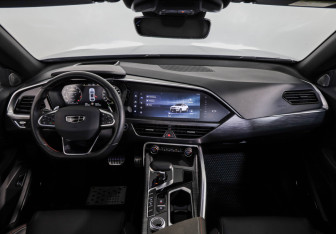 Подержанный автомобиль Geely Tugella 2023 года (10 фото)