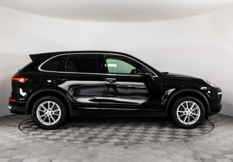 Подержанный автомобиль Porsche Cayenne 2015 года (5 фото)
