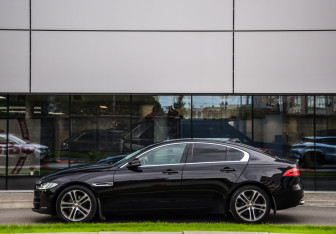 Подержанный автомобиль Jaguar XE 2017 года (9 фото)