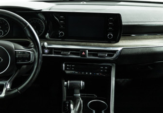 Подержанный автомобиль Kia K5 2021 года (14 фото)