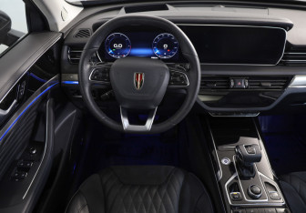 Подержанный автомобиль Hongqi HS5 2024 года (10 фото)