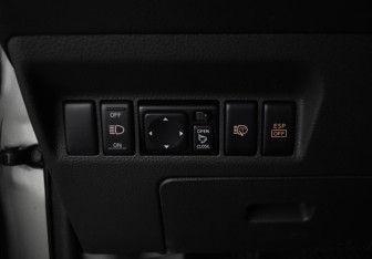 Подержанный автомобиль Nissan X-Trail 2006 года (17 фото)