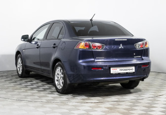 Подержанный автомобиль Mitsubishi Lancer Sedan 2010 года (7 фото)