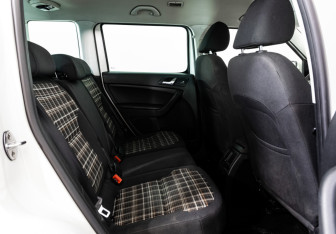 Подержанный автомобиль Skoda Yeti 2012 года (15 фото)