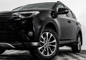 Подержанный автомобиль Toyota RAV4 2019 года (2 фото)