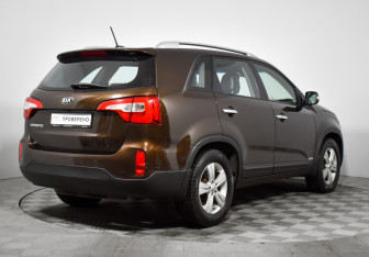 Подержанный автомобиль Kia Sorento 2015 года (5 фото)