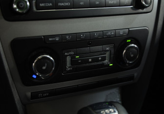 Подержанный автомобиль Skoda Octavia Liftback 2012 года (9 фото)