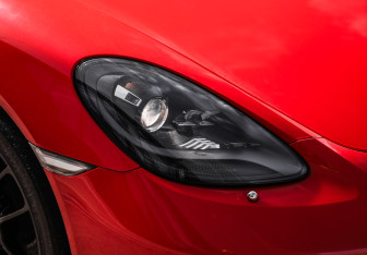 Подержанный автомобиль Porsche Cayman 2018 года (40 фото)