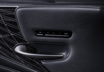 Подержанный автомобиль Lexus LS 2021 года (28 фото)