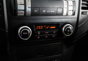 Подержанный автомобиль Mitsubishi Pajero 2013 года (14 фото)