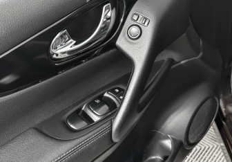 Подержанный автомобиль Nissan Qashqai 2014 года (10 фото)