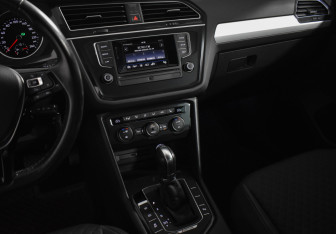 Подержанный автомобиль Volkswagen Tiguan 2017 года (19 фото)