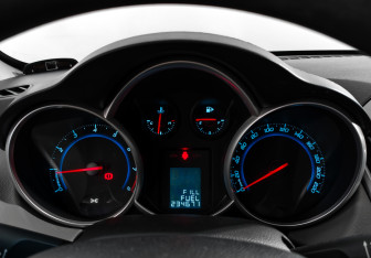 Подержанный автомобиль Chevrolet Cruze Sedan 2013 года (17 фото)