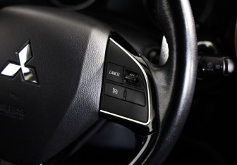 Подержанный автомобиль Mitsubishi Outlander 2019 года (11 фото)