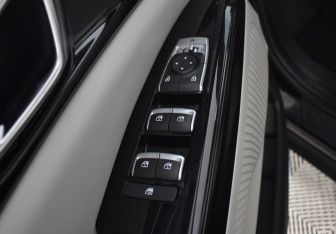 Подержанный автомобиль Kia Carnival 2020 года (21 фото)
