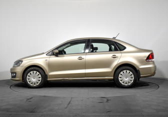 Подержанный автомобиль Volkswagen Polo Sedan 2017 года (8 фото)