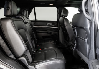 Подержанный автомобиль Ford Explorer 2017 года (17 фото)