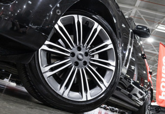 Подержанный автомобиль Land Rover Range Rover 2022 года (4 фото)